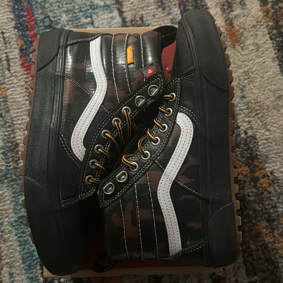 Camo SK8- Hi vans. Size 7.0m/8.5w. Used 9/10 - Picture 2 of 5